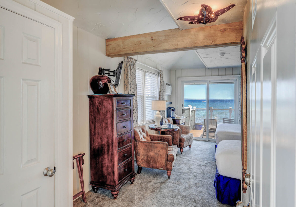 dyers-beach-house-provincetown-cape-cod-room-1a