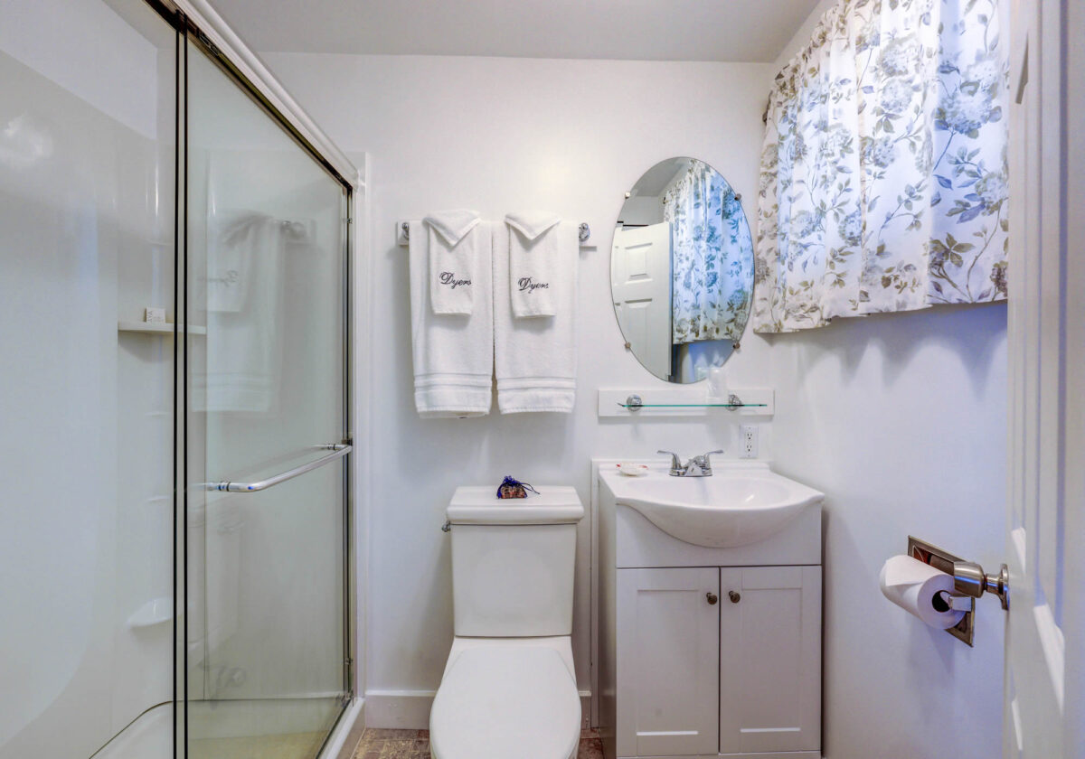 dyers-beach-house-provincetown-cape-cod-room-1f