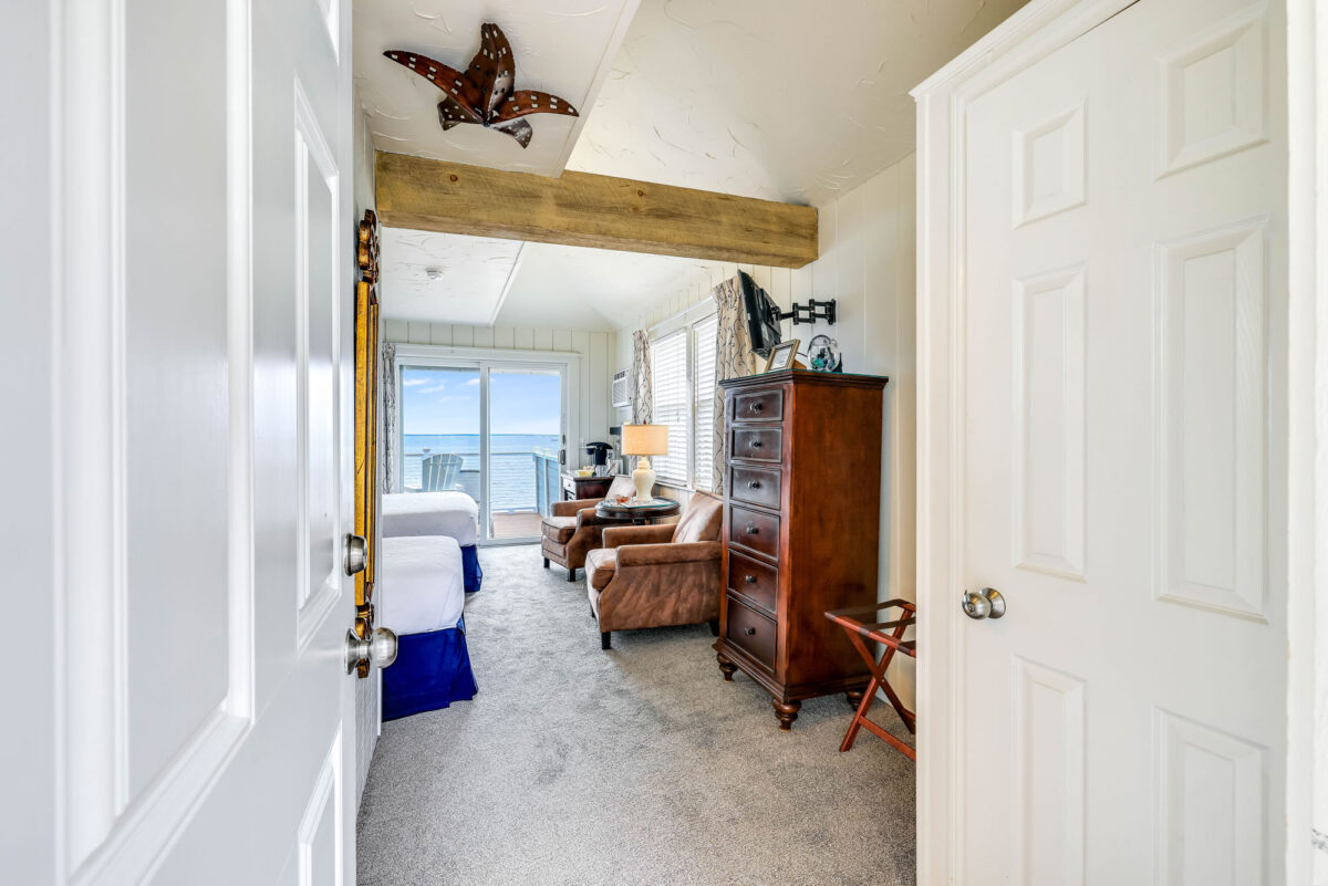 dyers-beach-house-provincetown-cape-cod-room-3a
