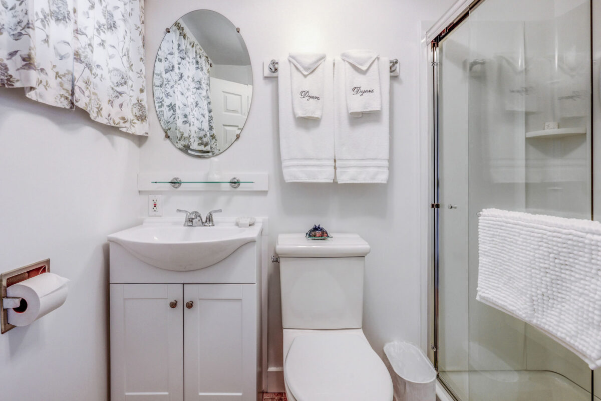 dyers-beach-house-provincetown-cape-cod-room-3b