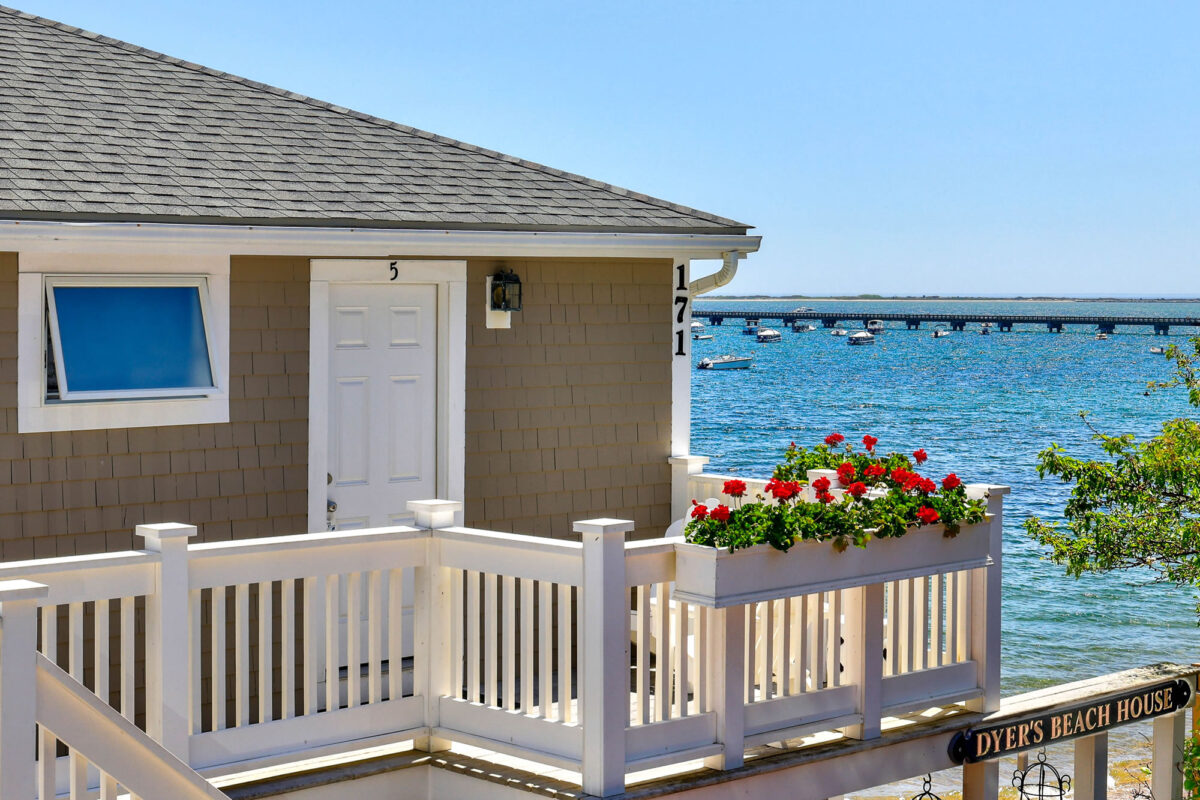 dyers-beach-house-provincetown-cape-cod-room-5e