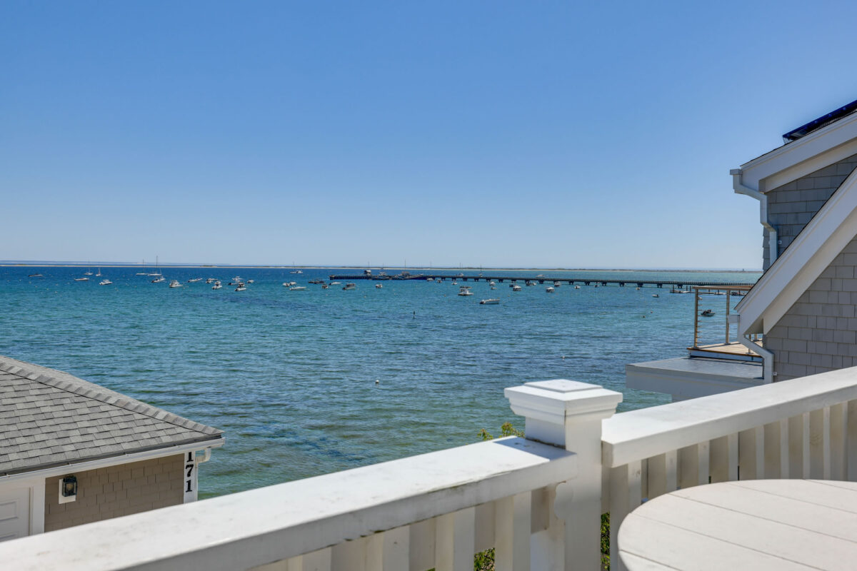 dyers-beach-house-waterfront-apartment-provincetown-cape-cod-room-b