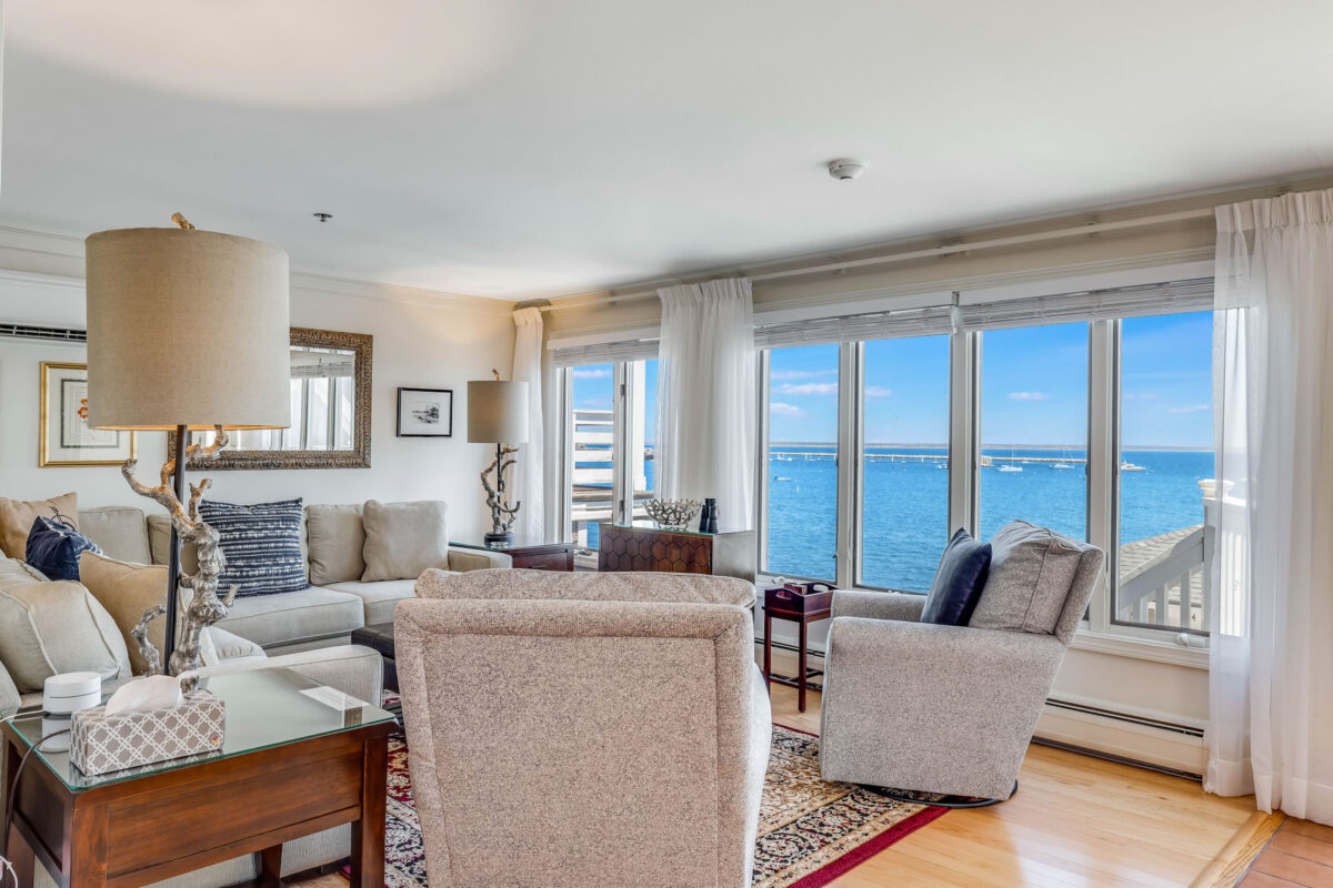 dyers-beach-house-waterfront-apartment-provincetown-cape-cod-room-f