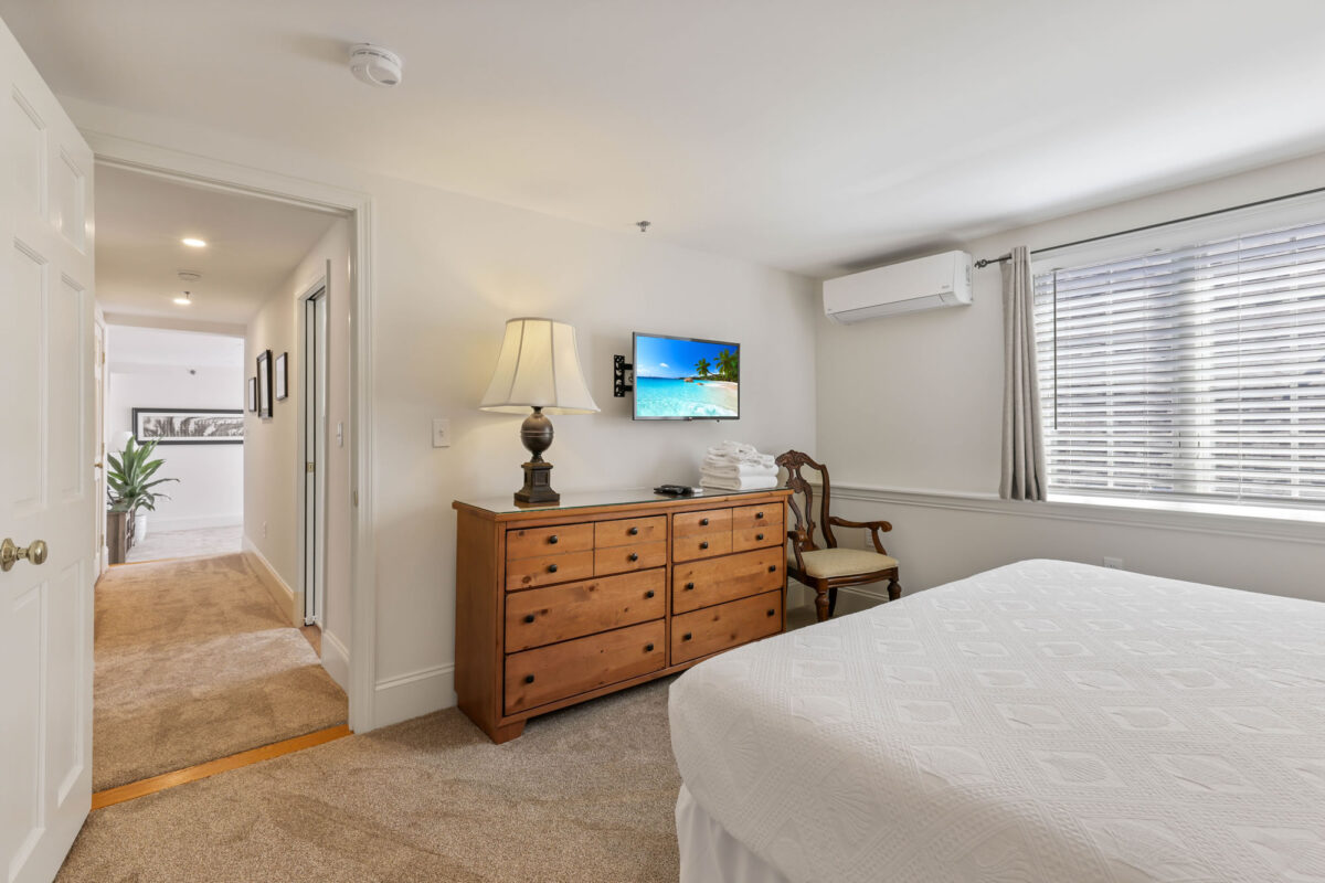 dyers-beach-house-waterfront-apartment-provincetown-cape-cod-room-v