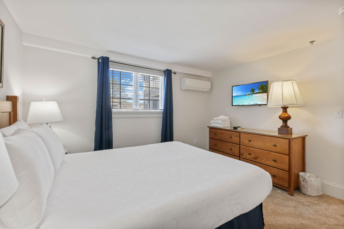 dyers-beach-house-waterfront-apartment-provincetown-cape-cod-room-y